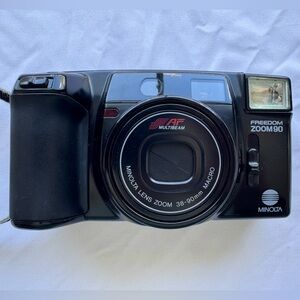 Minolta Freedom Zoom 90 35mm Black Point-and-Shoot Film Camera